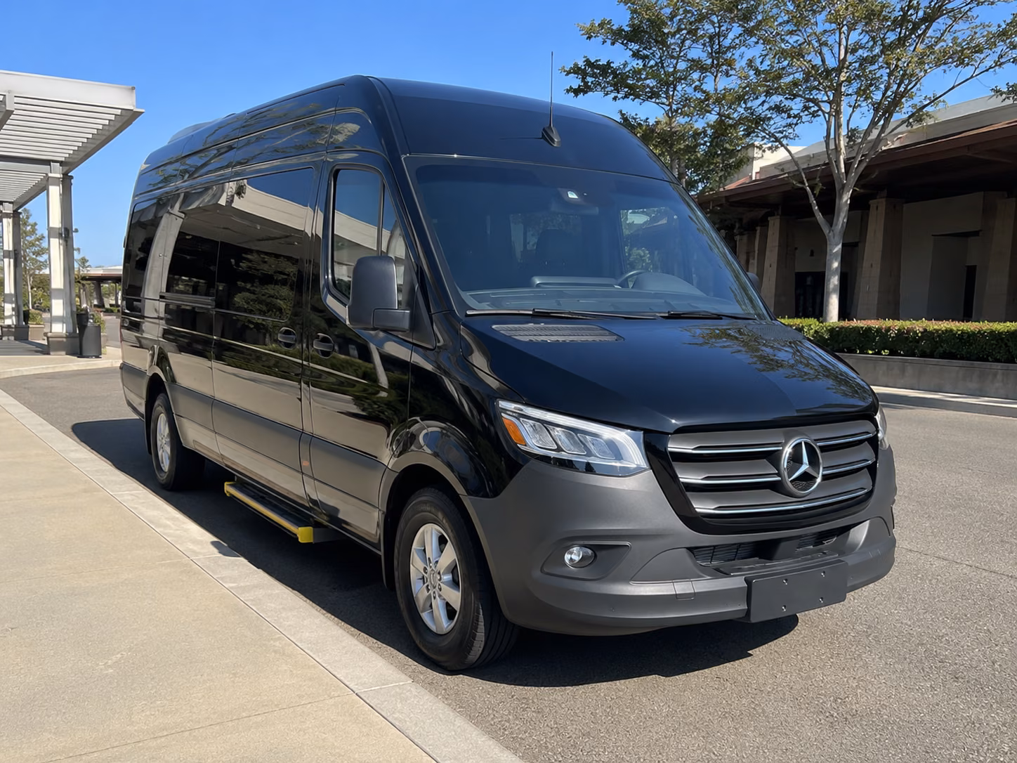 find the perfect transportation for your next airport transfer 2