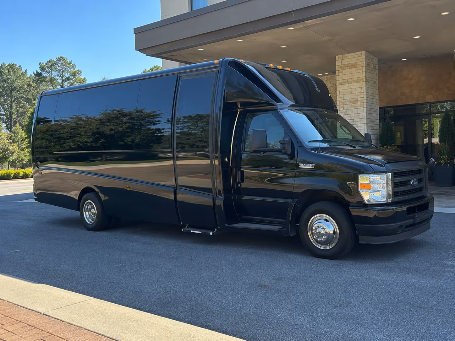 memphis airport transportation onboard seating