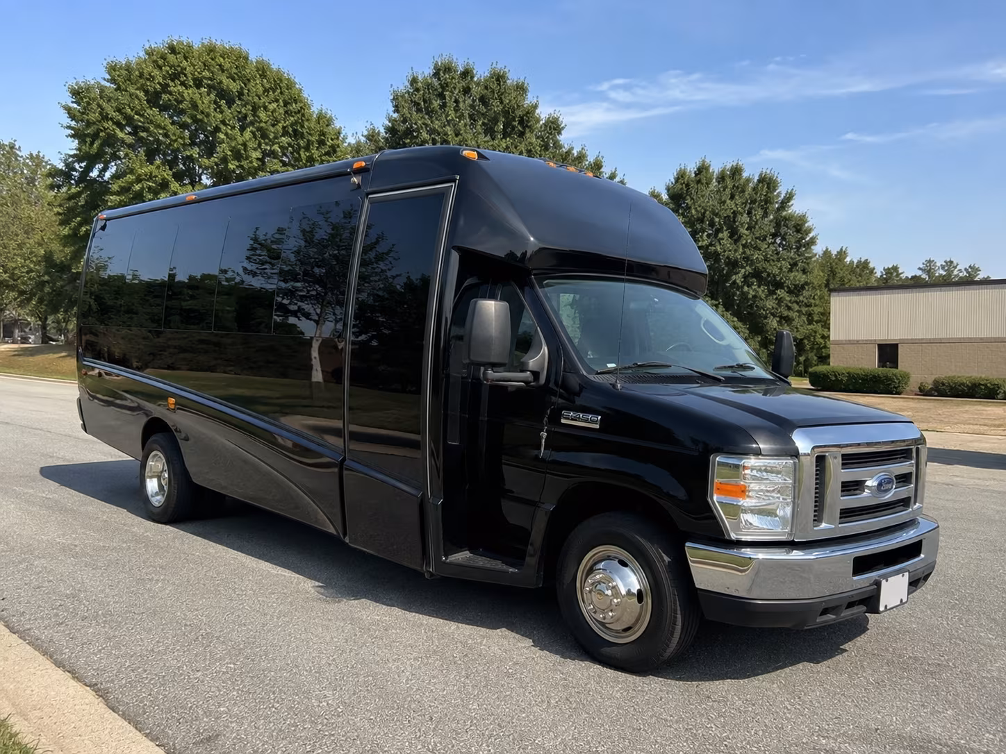 minibus rentals for small group wine and craft beverage tours in memphis